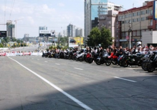 В «День города» новосибирцы увидели трюки на мотоциклах