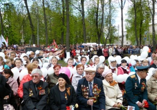 Поклонимся великим тем годам…