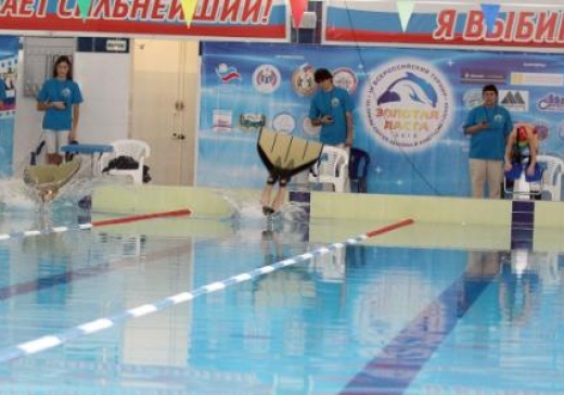 В Новосибирске почти 200 пловцов-подводников боролись за «Золотую ласту»
