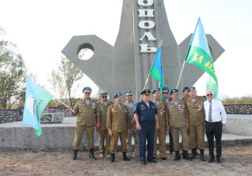 Землю со всех регионов России заложили возле памятника Владимира в Херсонесе