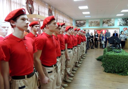 Юнармейцам вручены памятные медали «За участие в военном параде в День Победы»