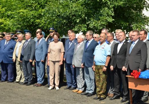 В селе Краснохолм открыли мемориальную доску генерал-лейтенанту Алексею Чикризову