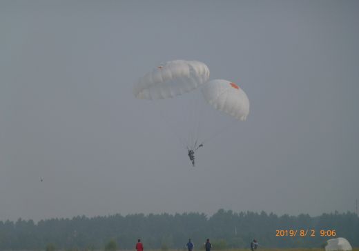 Читинские юнармейцы совершили первые прыжки с парашютом в честь Дня ВДВ