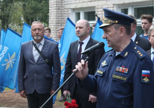 В Новгородской области открыт ещё один бюст героя-десантника 6-й роты