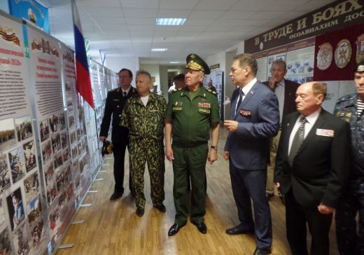 В Астрахани торжественно открыли мемориальную доску герою-летчику