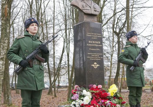 Ещё один десантник 6-й роты увековечен в бронзе