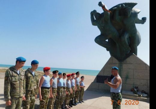 Юнармейцы клуба «Евпаторийский десант» почтили память героев