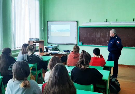 Активисты оборонного общества отправились в общеобразовательные школы