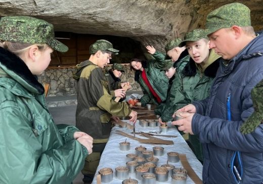 Поисковики дали «Урок мужества» юнармейцам