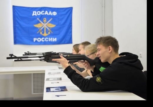 Новгородская молодежь взяла в руки лазерную винтовку…