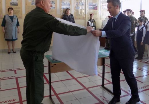 В кировской школе № 10 открыта «Парта героя»