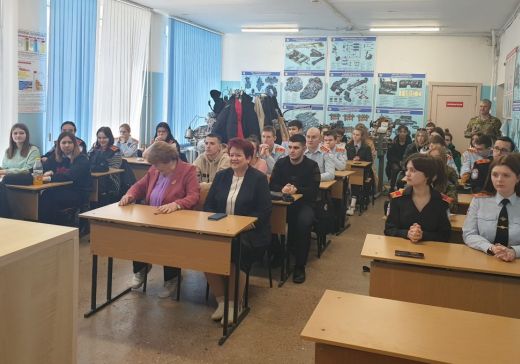 «Уроки мужества» в честь прославленного летчика