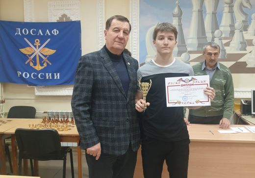 За шахматными досками – полсотни человек…