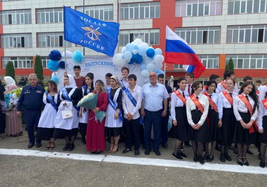 Сотрудники автошколы пожелали доброго пути