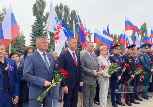 В Саратове отметили День Российского флага