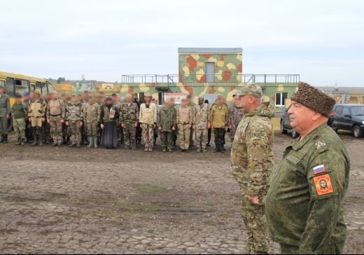 Готовятся казаки-добровольцы...