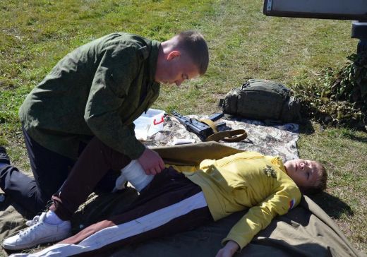 На аэродроме «Тамбовка» Амурского аэроклуба ДОСААФ 23 сентября  прошли ежегодные соревнования по парашютному многоборью среди юнармейцев и воспитанников военно-патриотических клубов «Юнармейский десант»