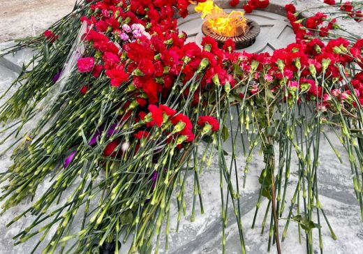 Легли цветы к «Разорванному кольцу»…