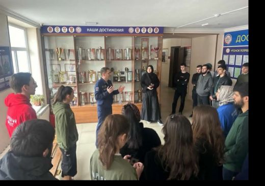 Пришли студенты в ДОСААФ…