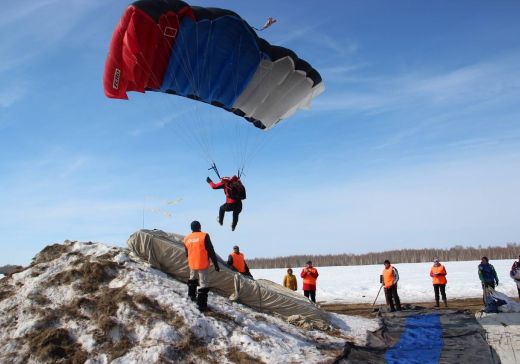 На чемпионате Тюменской области по парашютному спорту определили участников всероссийских стартов