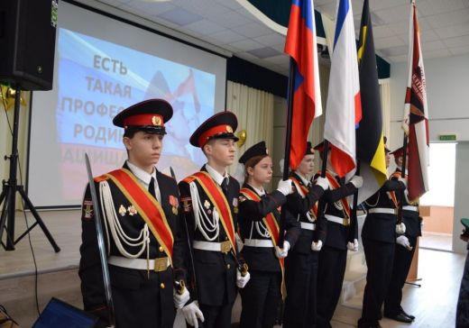 Говорили ветераны ребятам о службе армейской