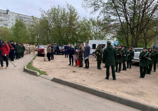 Парады у домов ветеранов в Твери