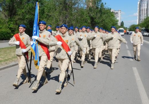 Члены клуба «Строитель» представляли ДОСААФ на параде