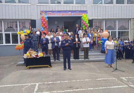По традиции досаафовцы пришли в школы на последний звонок