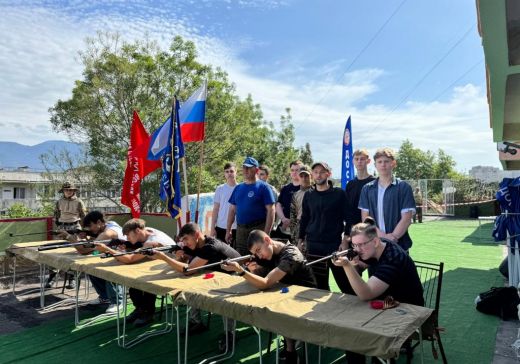 Более 300 учащихся на сборе взяли в руки винтовки