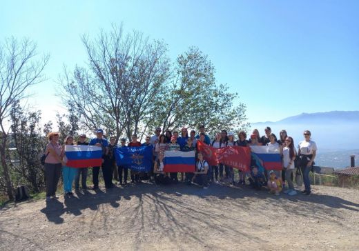 Ялтинцы поднялись в горы…