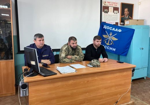 В Хасавюртовской автошколе ветеран встретился с курсантами