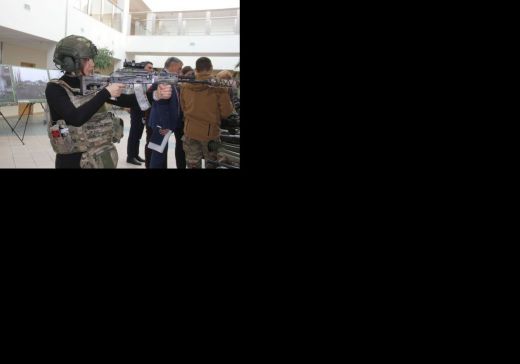 В Самаре жители подержали в руках оружие…