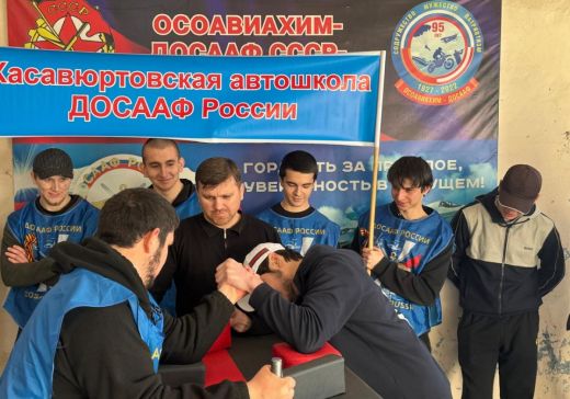 Хасавюртовская молодежь боролась на руках…