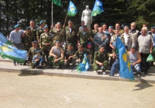 Десантников поздравили в Тверской области