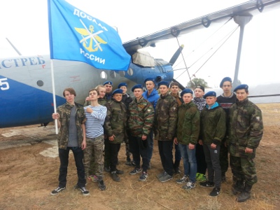 Ребята из «Юного десантника» совершили первые парашютные прыжки