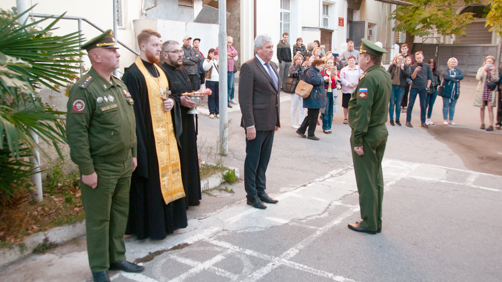 Первая группа ялтинских призывников торжественно отправлена на сборный пункт в Симферополь