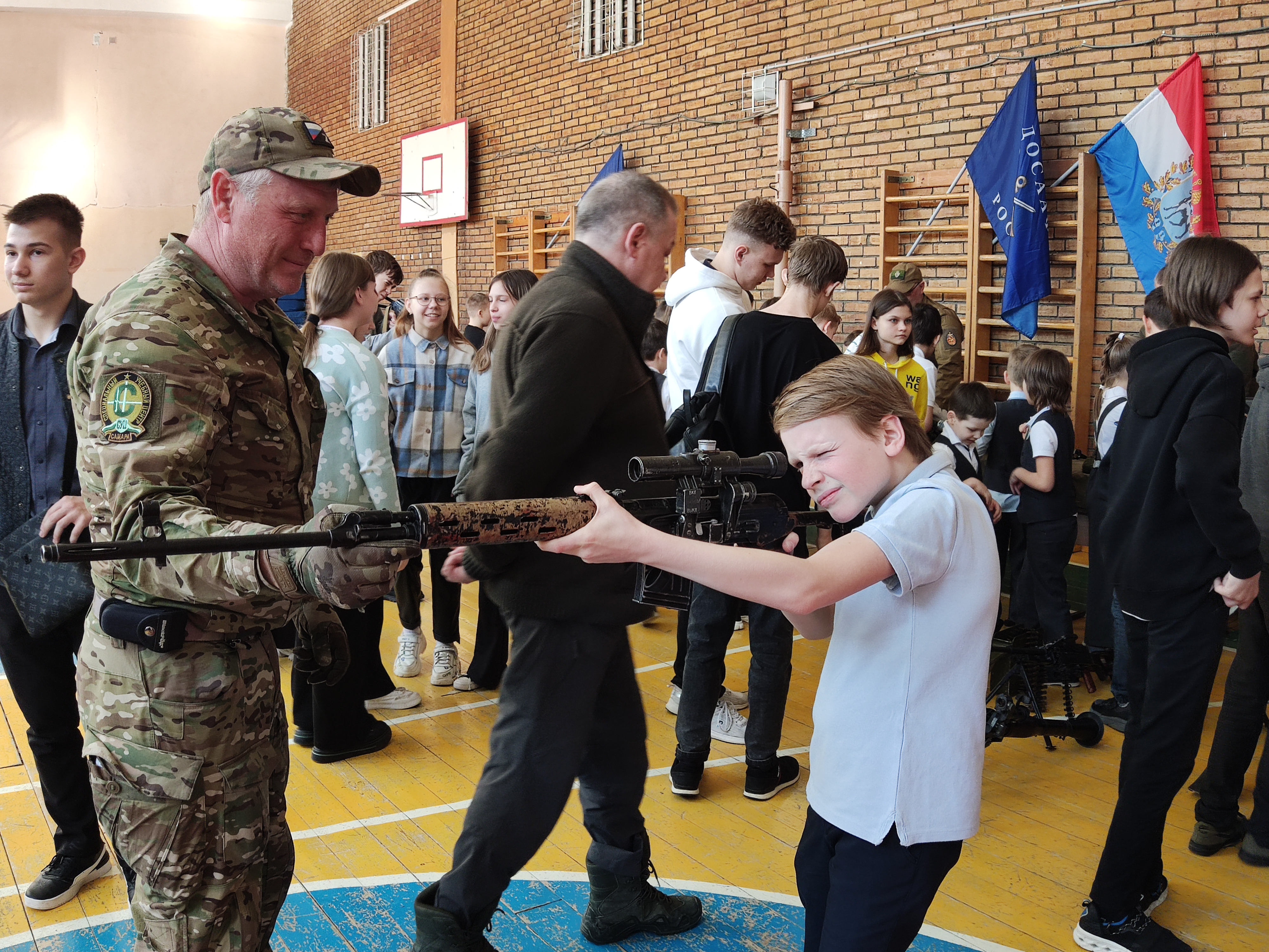 Самара: военно-патриотический праздник в школе