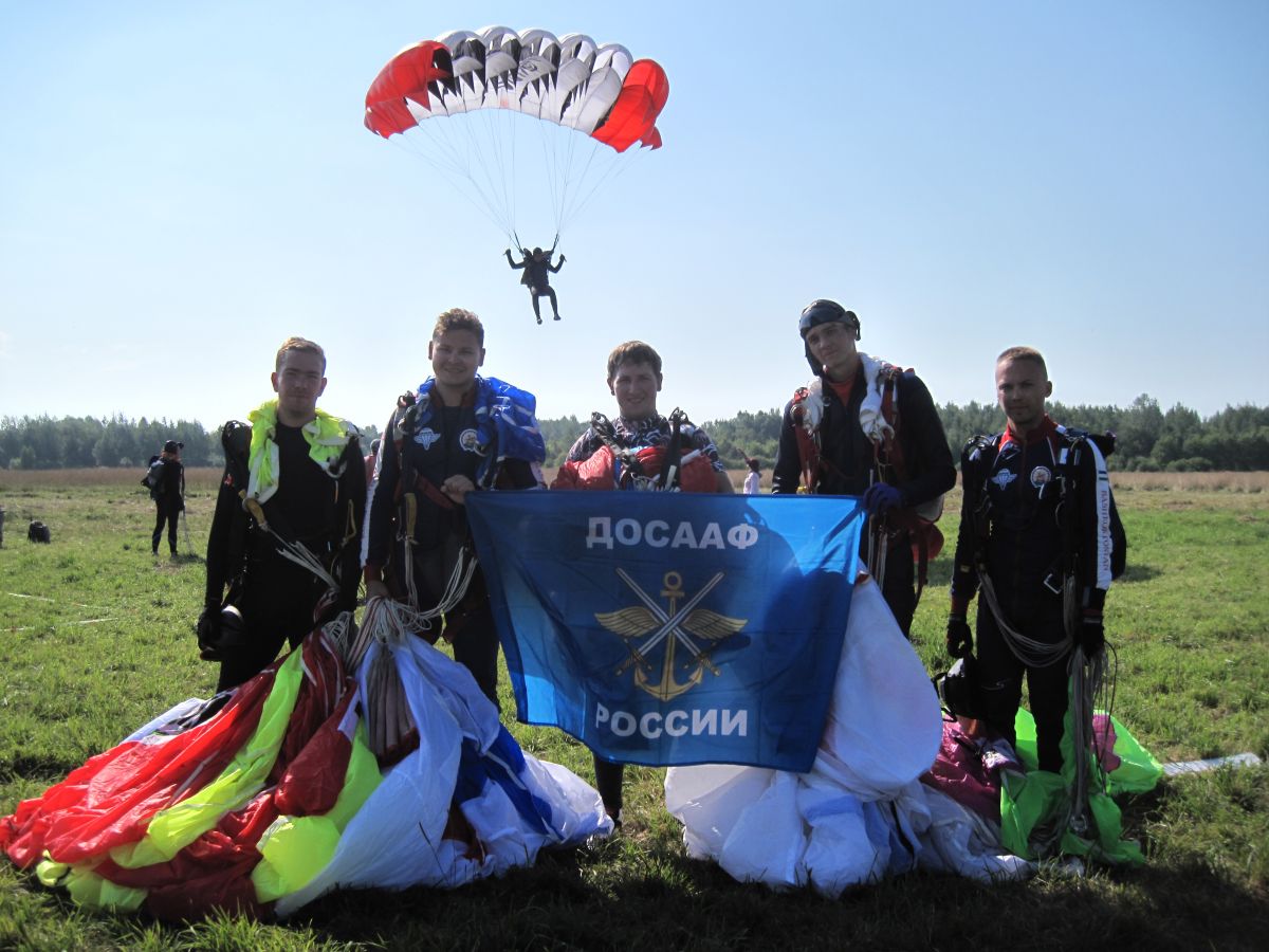Сборная ДОСААФ выступила на чемпионате ВС России по парашютному спорту