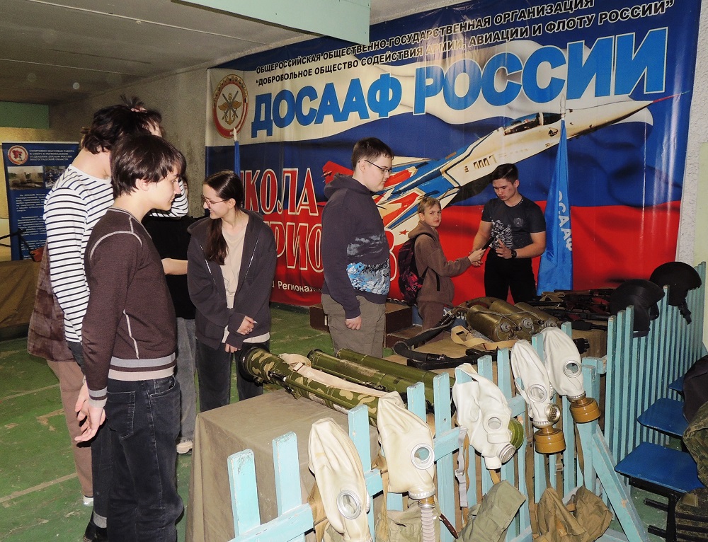 ДОСААФ России Волгоградской области посетили ребята из Крыма