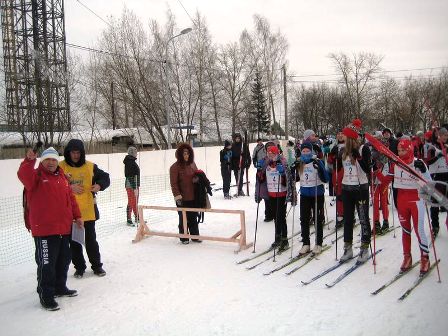 В Кирове досаафовцы вывели на лыжню школьников