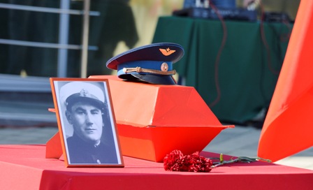 Краснодарские поисковики передали останки советского летчика для захоронения на малой родине