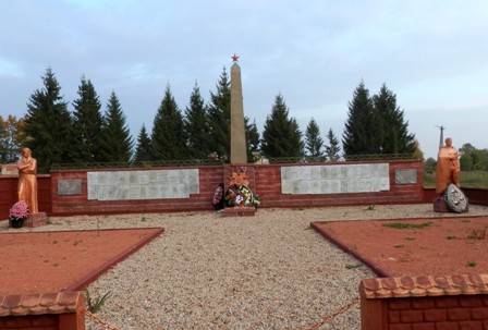 На мемориале воинов Великой Отечественной в деревне Борки увековечено еще одно имя
