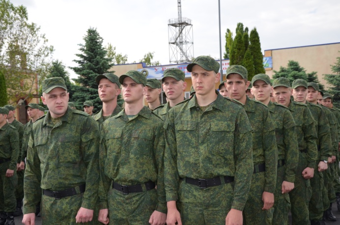 Будущие десантники приступили к изучению военно-учетной специальности