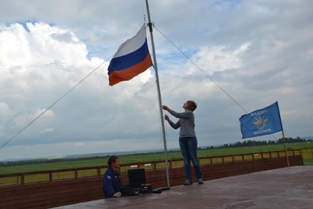 В небе – российские и монгольские парашютисты