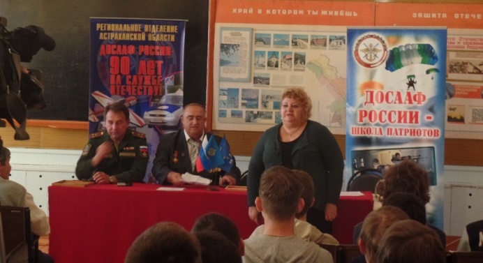 На «Уроках мужества» досаафовцы Астрахани рассказывают школьникам об оборонном обществе