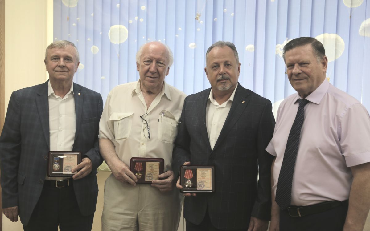 Ветеранам ДОСААФ вручили ведомственные награды