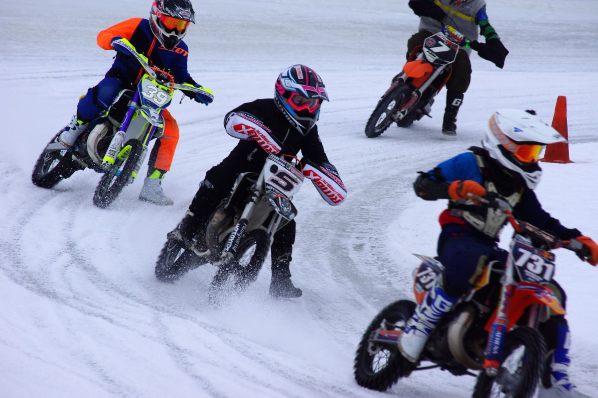 Определились победители соревнования по ледовому спидвею на кроссовых мотоциклах