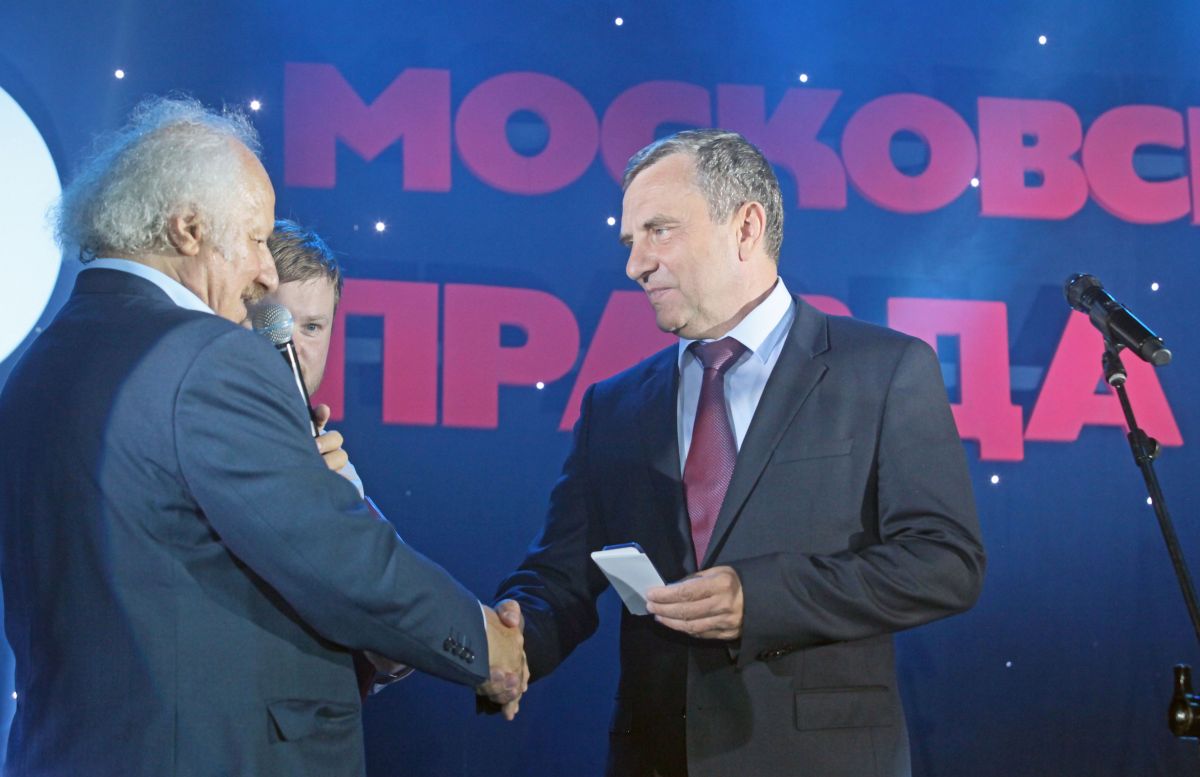 Председатель ДОСААФ Александр Колмаков поздравил коллектив «Московской правды» со столетием издания