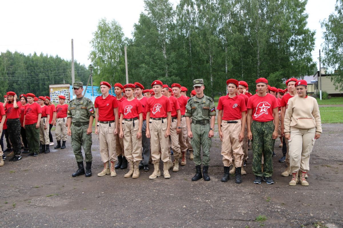 ДОСААФ наградило лучших юнармейцев  лагеря «Юный парашютист»