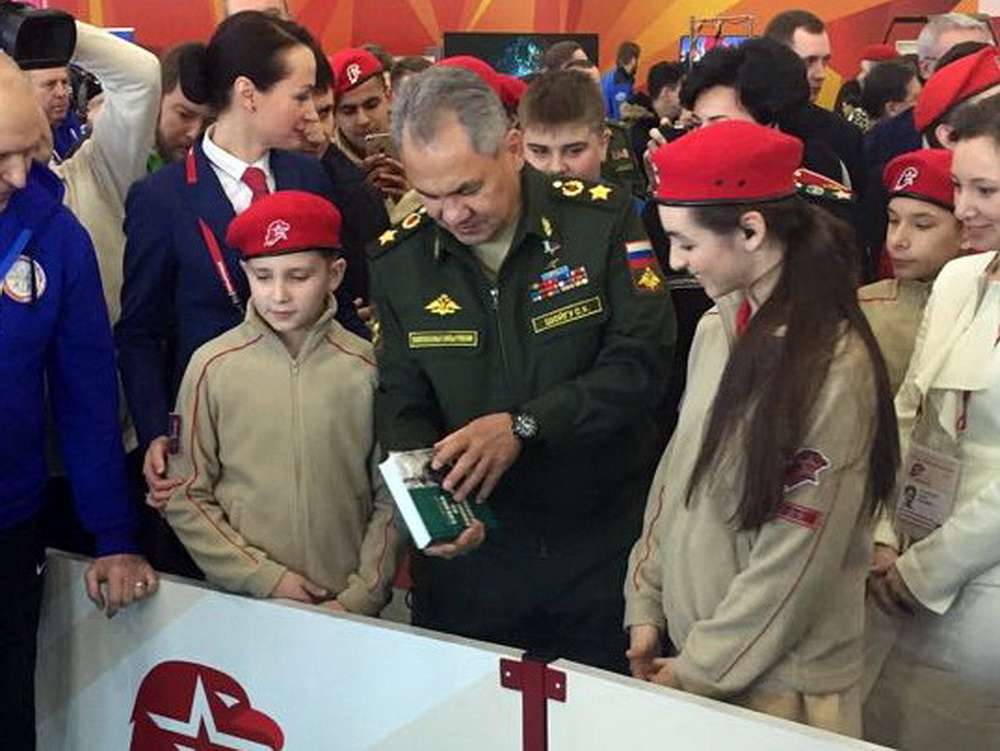 Министр обороны РФ Сергей Шойгу посетил площадку ДОСААФ на форуме «Я - ЮНАРМИЯ»